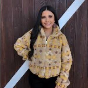 Love Tree medium fall 🍁 cropped fuzzy fleece women’s ladies neutral